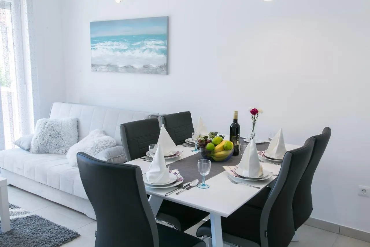 Navi Apartman