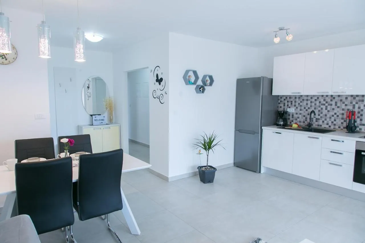 Navi Apartman